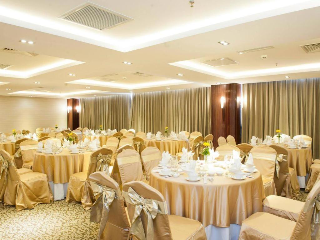 Iris Hotel Кантхо Екстер'єр фото