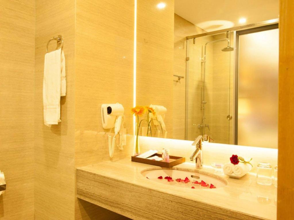 Iris Hotel Кантхо Екстер'єр фото