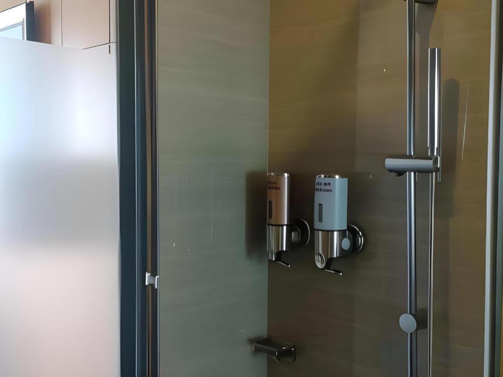 Iris Hotel Кантхо Екстер'єр фото