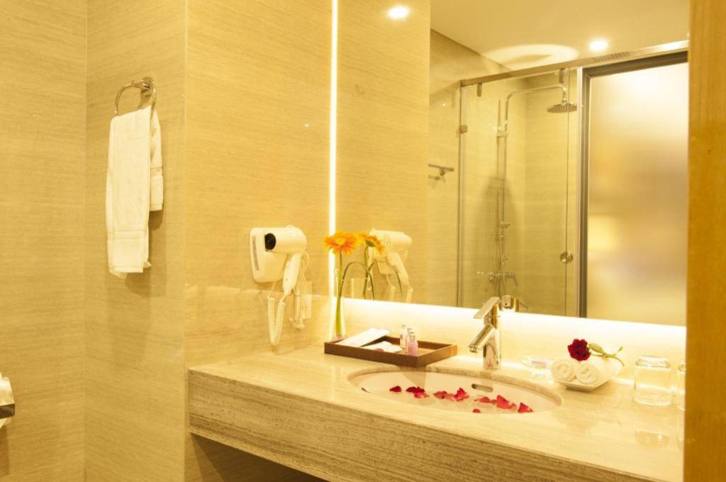 Iris Hotel Кантхо Екстер'єр фото