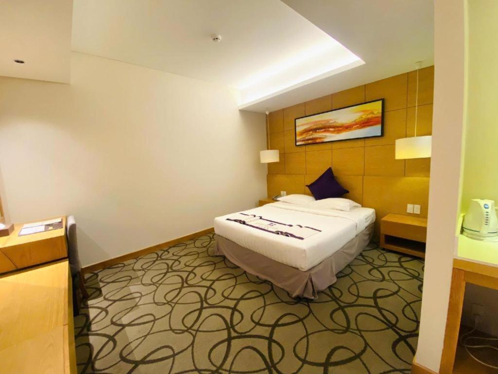 Iris Hotel Кантхо Екстер'єр фото
